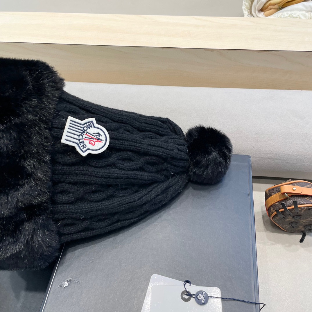 蒙口Moncler秋冬季女甜美可爱毛球雷锋帽韩版加绒加厚针织帽子保暖护耳毛线帽