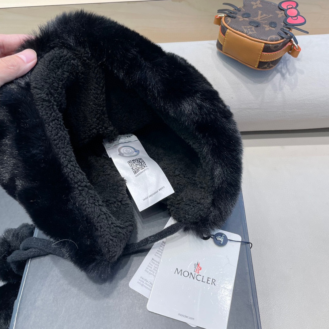 蒙口Moncler秋冬季女甜美可爱毛球雷锋帽韩版加绒加厚针织帽子保暖护耳毛线帽