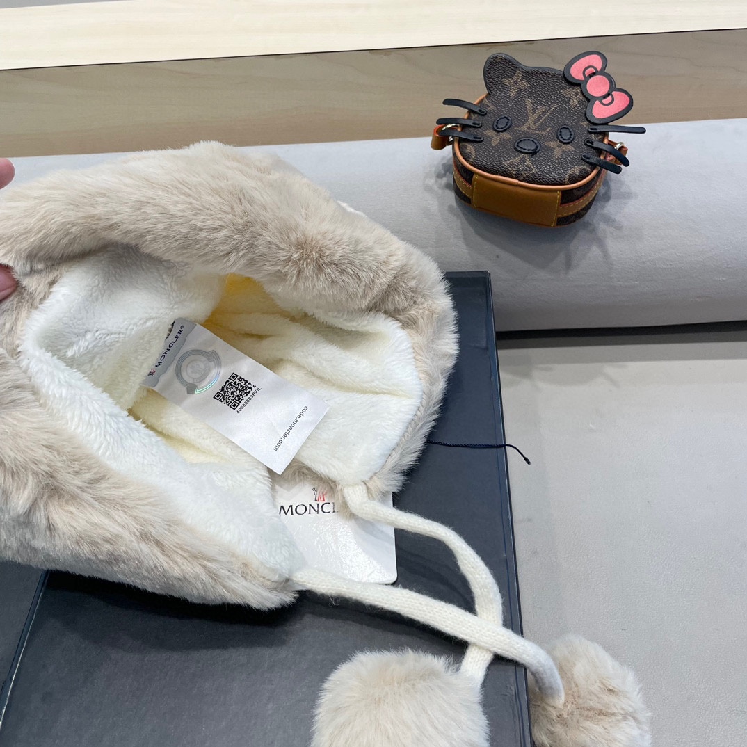 蒙口Moncler秋冬季女甜美可爱毛球雷锋帽韩版加绒加厚针织帽子保暖护耳毛线帽