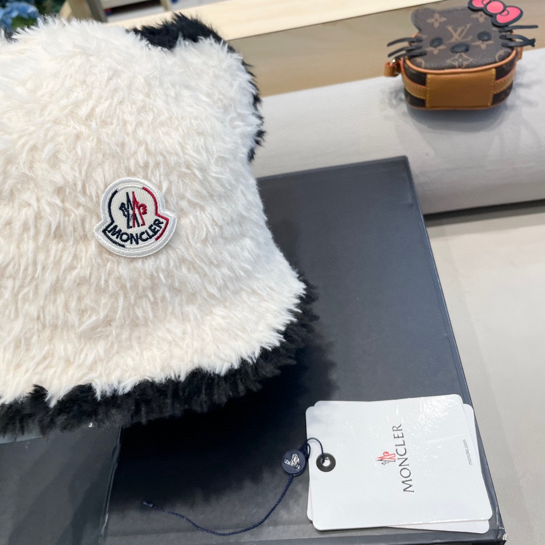 【MONCLER蒙口秋冬柔软皮草毛茸茸加厚保暖渔夫帽珠钻流苏耳朵盆帽