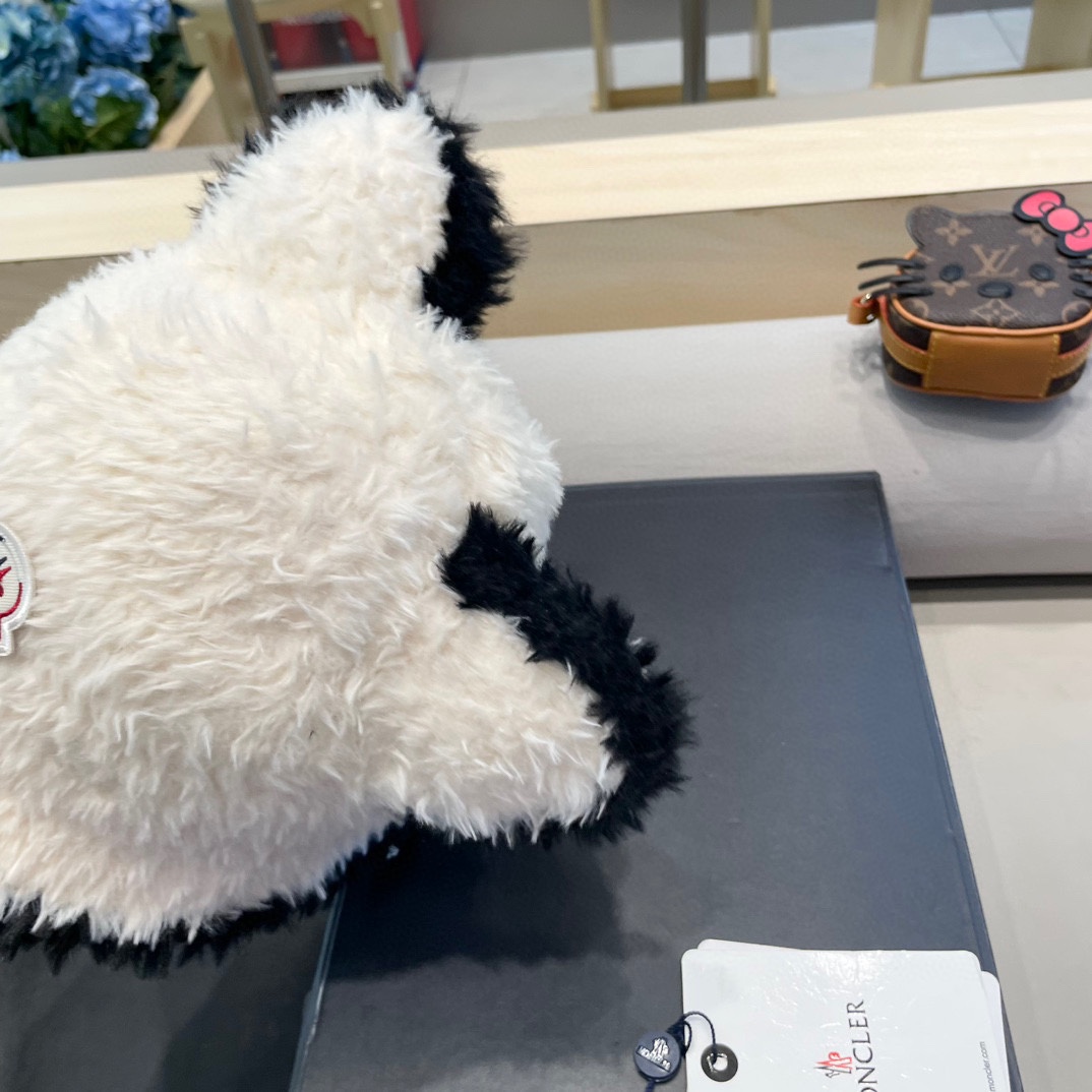 【MONCLER蒙口秋冬柔软皮草毛茸茸加厚保暖渔夫帽珠钻流苏耳朵盆帽