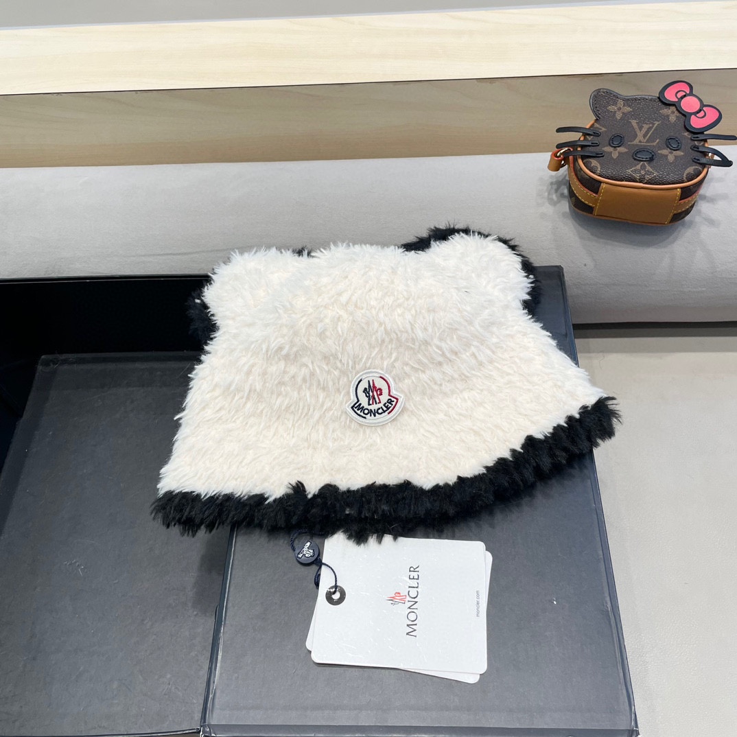 【MONCLER蒙口秋冬柔软皮草毛茸茸加厚保暖渔夫帽珠钻流苏耳朵盆帽