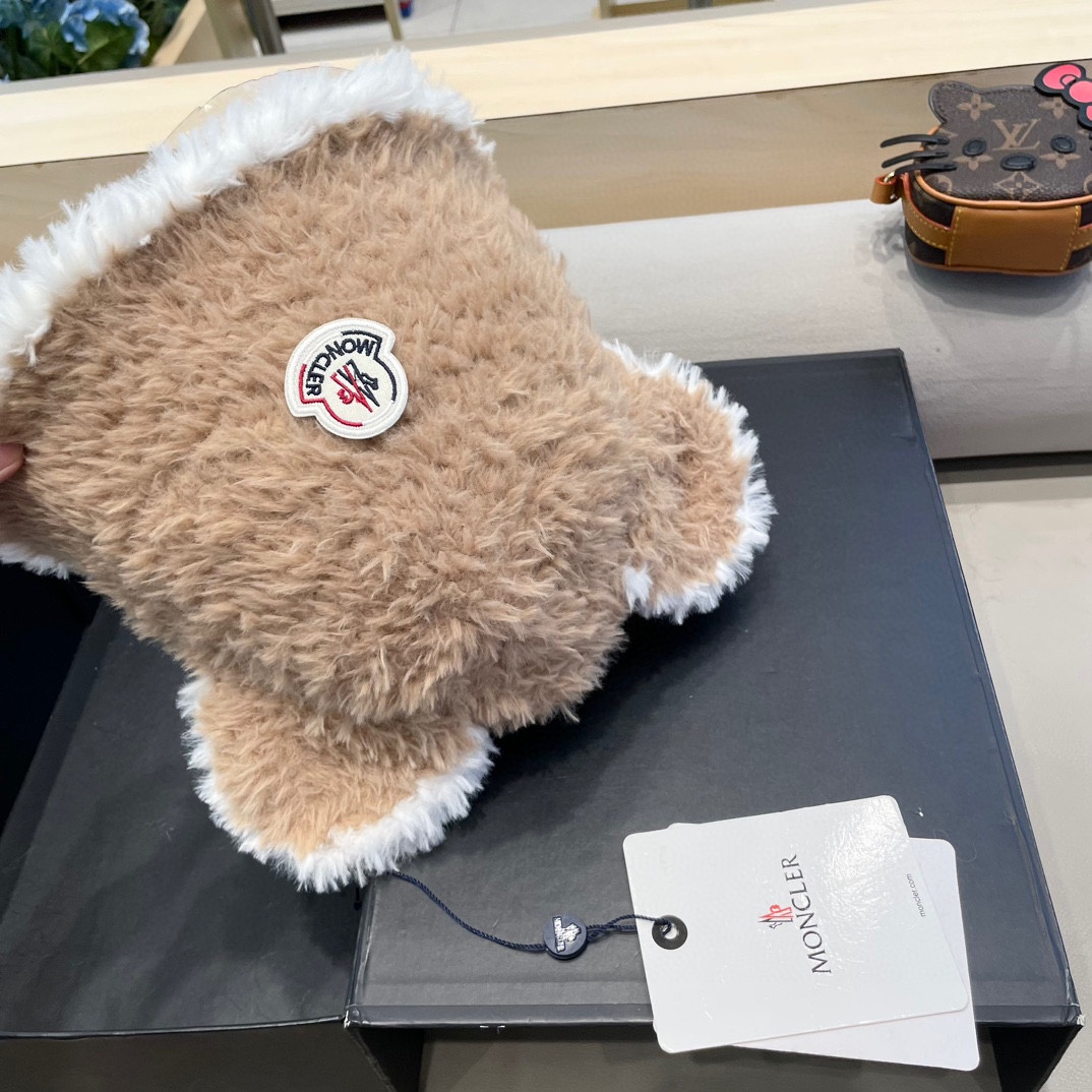 【MONCLER蒙口秋冬柔软皮草毛茸茸加厚保暖渔夫帽珠钻流苏耳朵盆帽