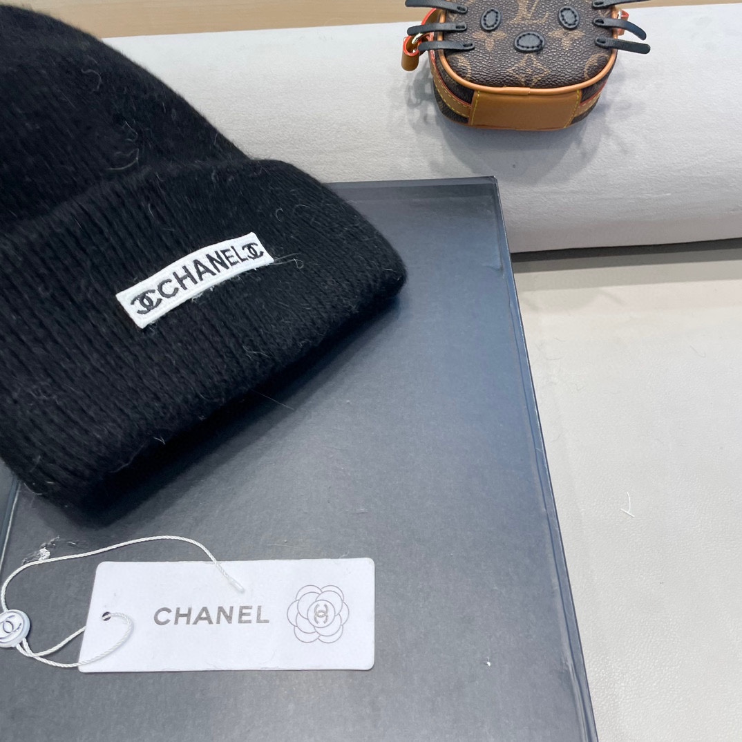 Chanel香奈儿 小香中古爆款双C针织毛线帽网红时尚达人爆款，高品质高弹棉质纱，简约时尚款！