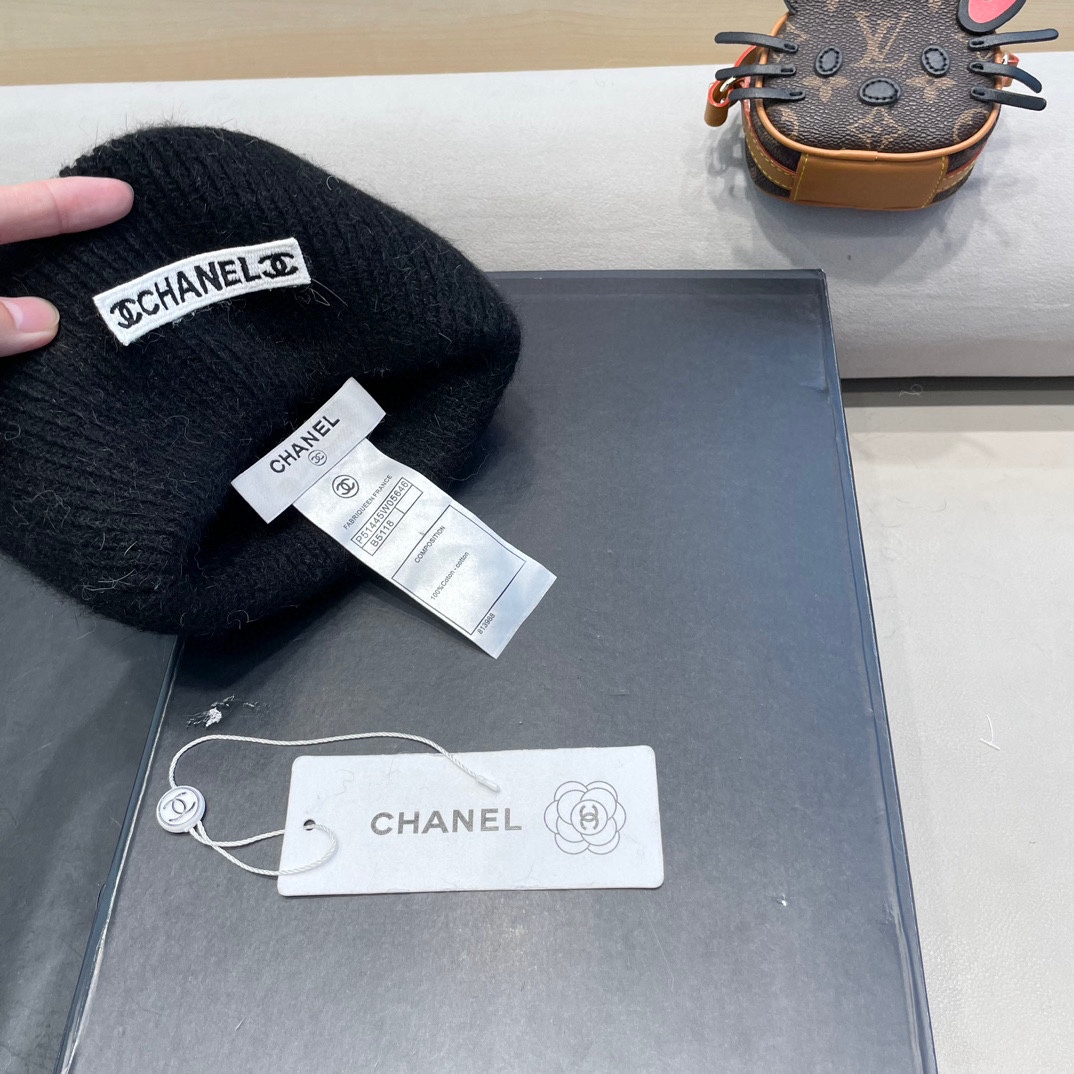 Chanel香奈儿 小香中古爆款双C针织毛线帽网红时尚达人爆款，高品质高弹棉质纱，简约时尚款！