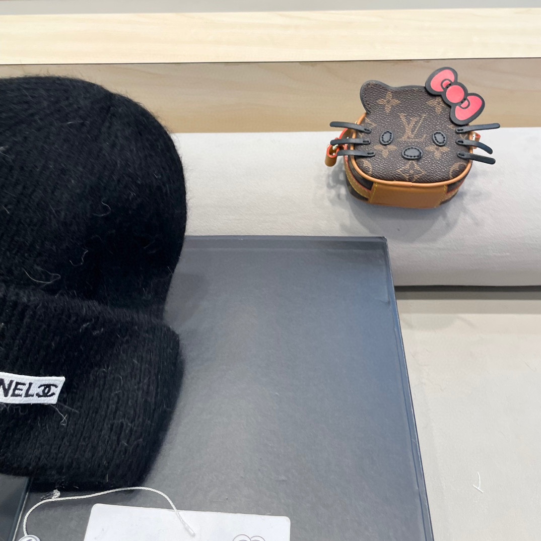 Chanel香奈儿 小香中古爆款双C针织毛线帽网红时尚达人爆款，高品质高弹棉质纱，简约时尚款！