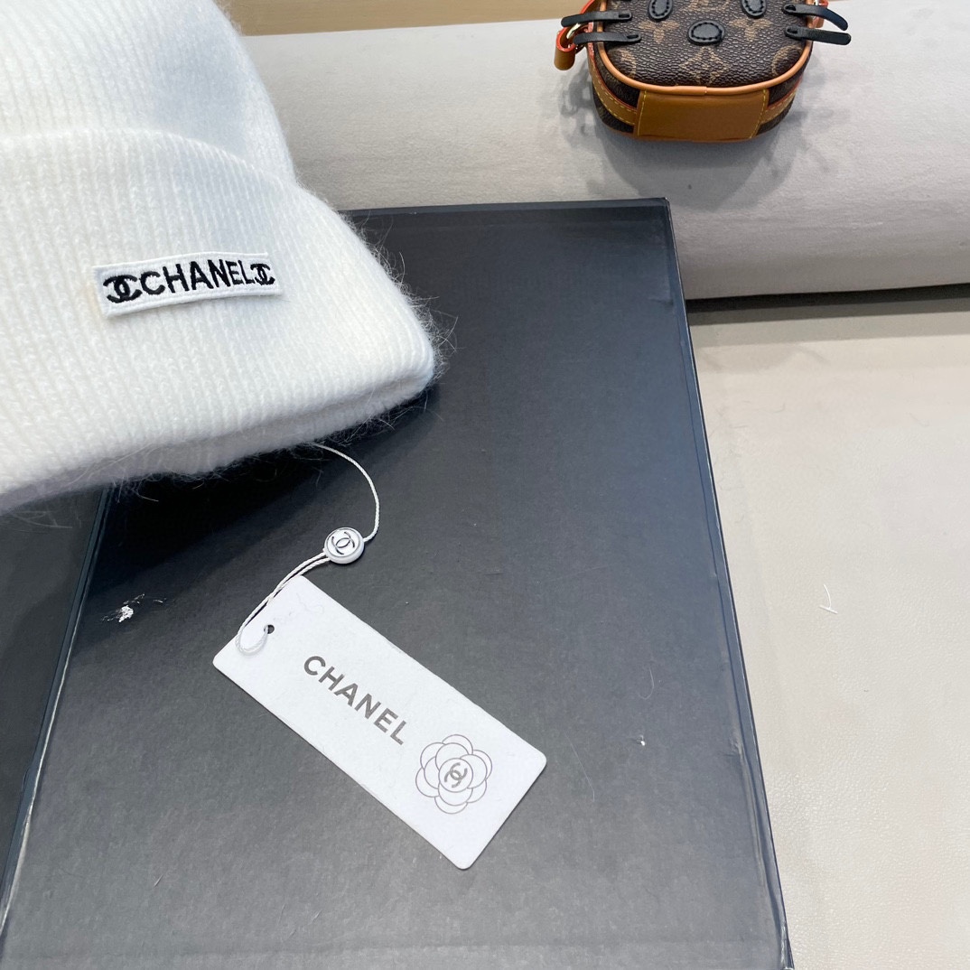 Chanel香奈儿 小香中古爆款双C针织毛线帽网红时尚达人爆款，高品质高弹棉质纱，简约时尚款！