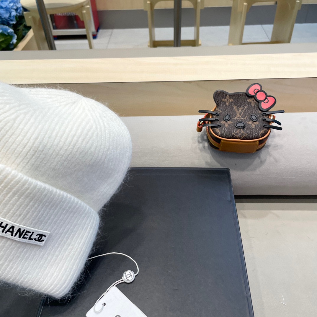 Chanel香奈儿 小香中古爆款双C针织毛线帽网红时尚达人爆款，高品质高弹棉质纱，简约时尚款！