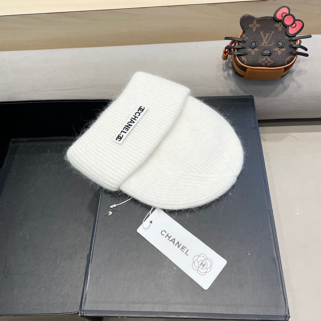 Chanel香奈儿 小香中古爆款双C针织毛线帽网红时尚达人爆款，高品质高弹棉质纱，简约时尚款！