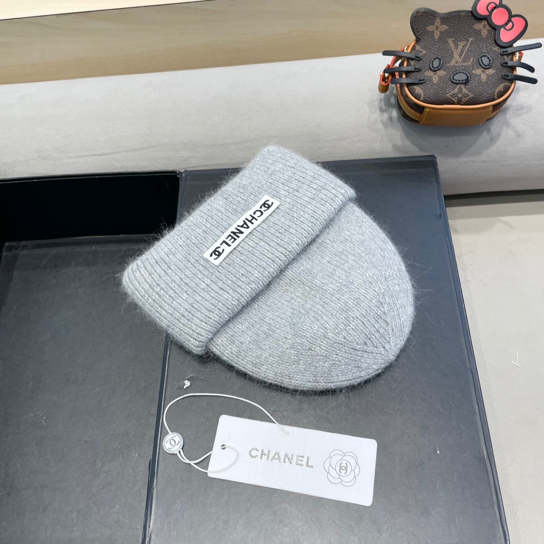 Chanel香奈儿 小香中古爆款双C针织毛线帽网红时尚达人爆款，高品质高弹棉质纱，简约时尚款！