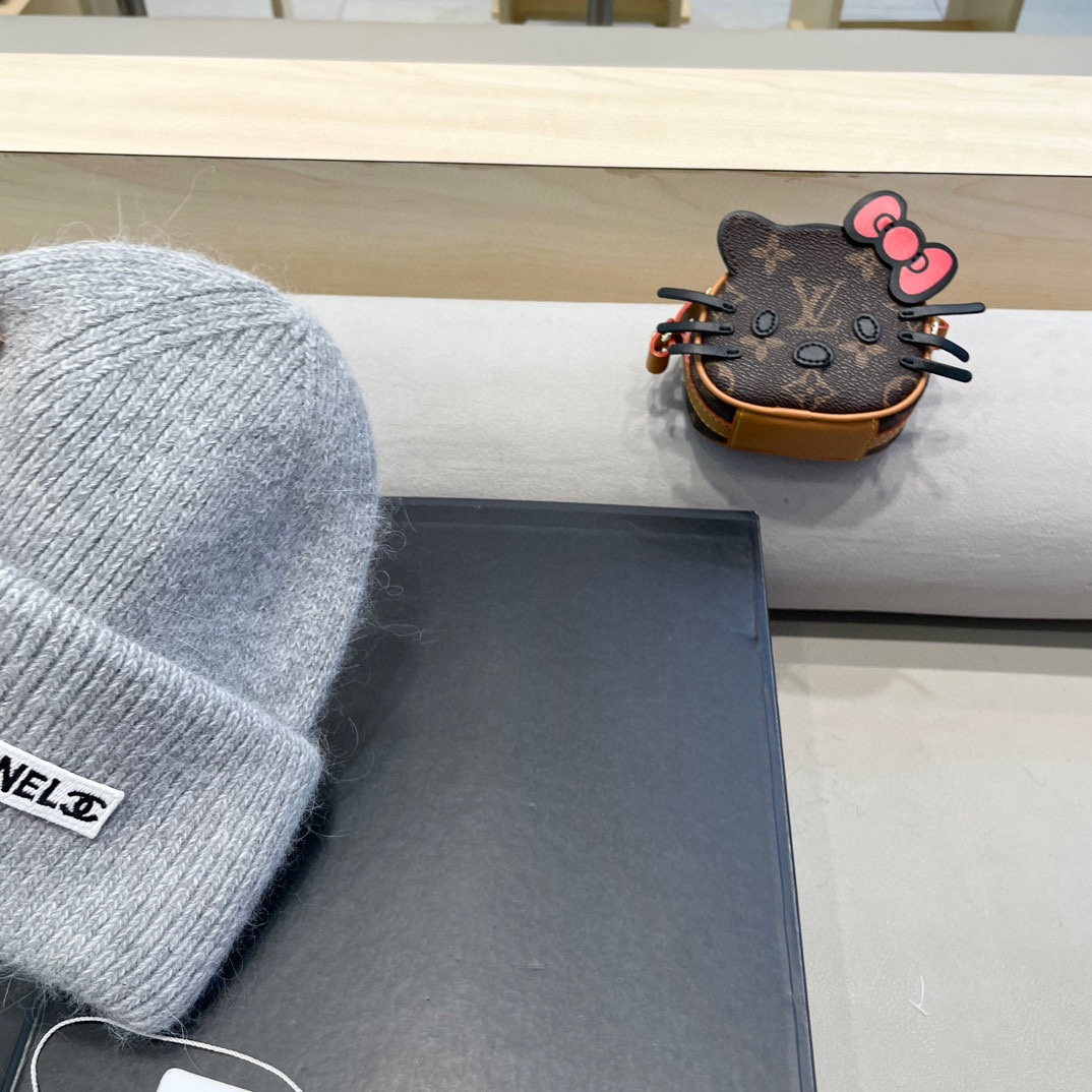 Chanel香奈儿 小香中古爆款双C针织毛线帽网红时尚达人爆款，高品质高弹棉质纱，简约时尚款！