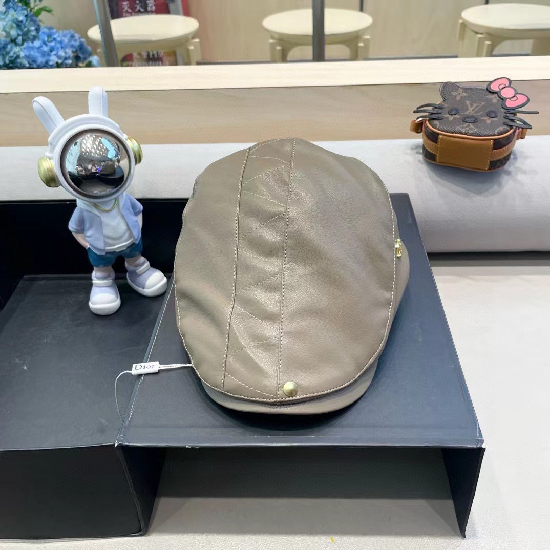 DIOR迪奥美式小众设计品牌百搭皮质画家帽贝雷帽子女春秋时尚潮复古前进帽。