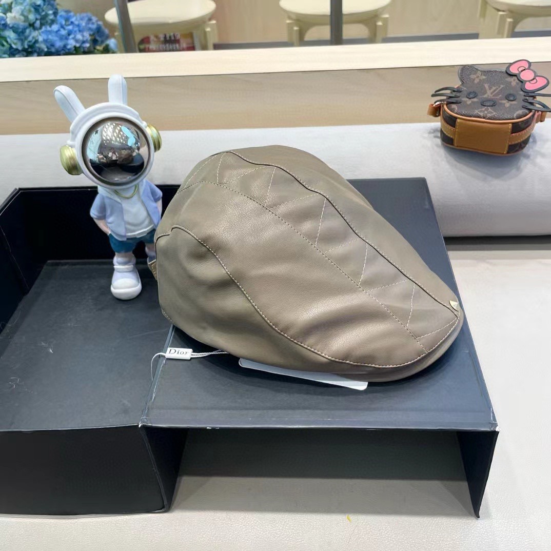 DIOR迪奥美式小众设计品牌百搭皮质画家帽贝雷帽子女春秋时尚潮复古前进帽。