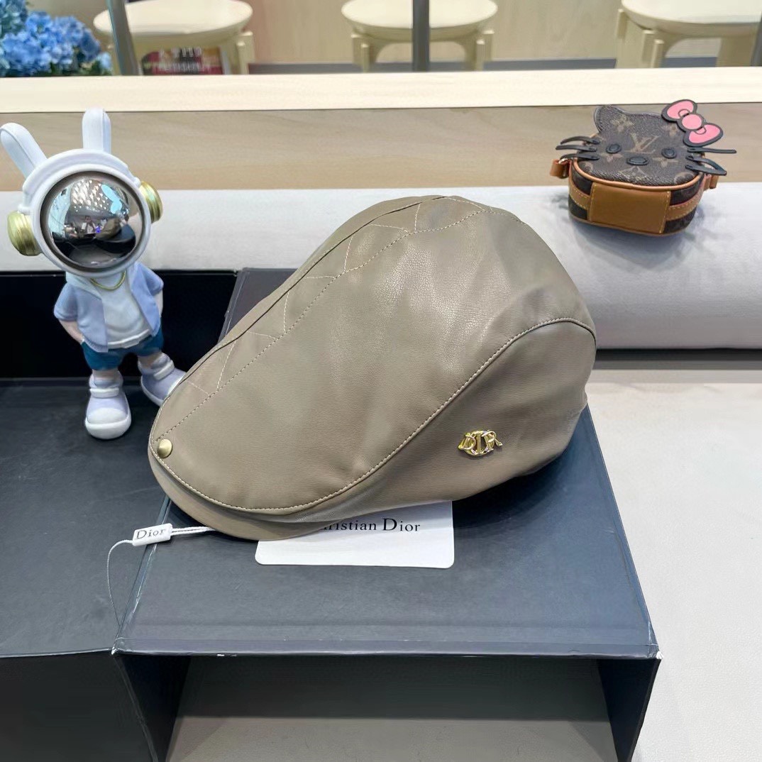 DIOR迪奥美式小众设计品牌百搭皮质画家帽贝雷帽子女春秋时尚潮复古前进帽。