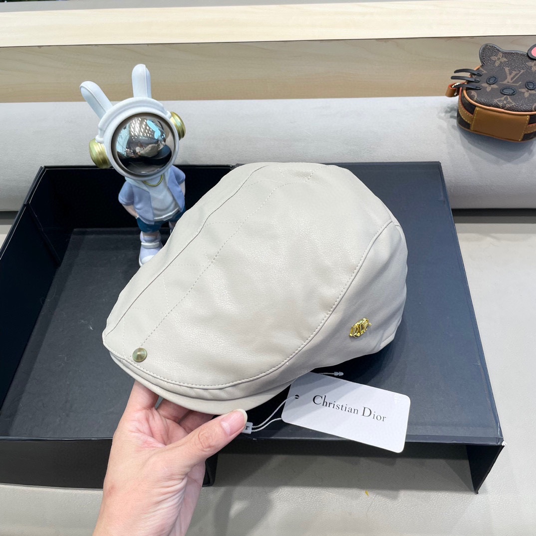 DIOR迪奥美式小众设计品牌百搭皮质画家帽贝雷帽子女春秋时尚潮复古前进帽。