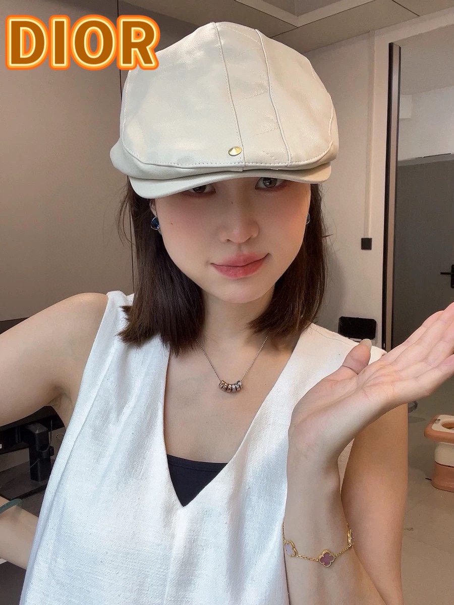 DIOR迪奥美式小众设计品牌百搭皮质画家帽贝雷帽子女春秋时尚潮复古前进帽。