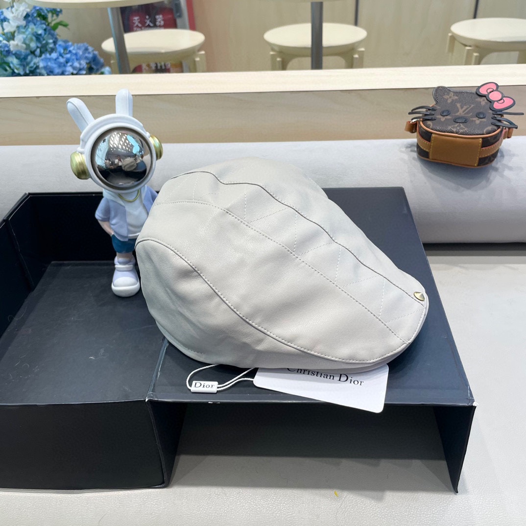 DIOR迪奥美式小众设计品牌百搭皮质画家帽贝雷帽子女春秋时尚潮复古前进帽。
