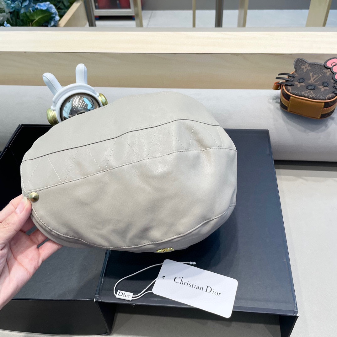 DIOR迪奥美式小众设计品牌百搭皮质画家帽贝雷帽子女春秋时尚潮复古前进帽。