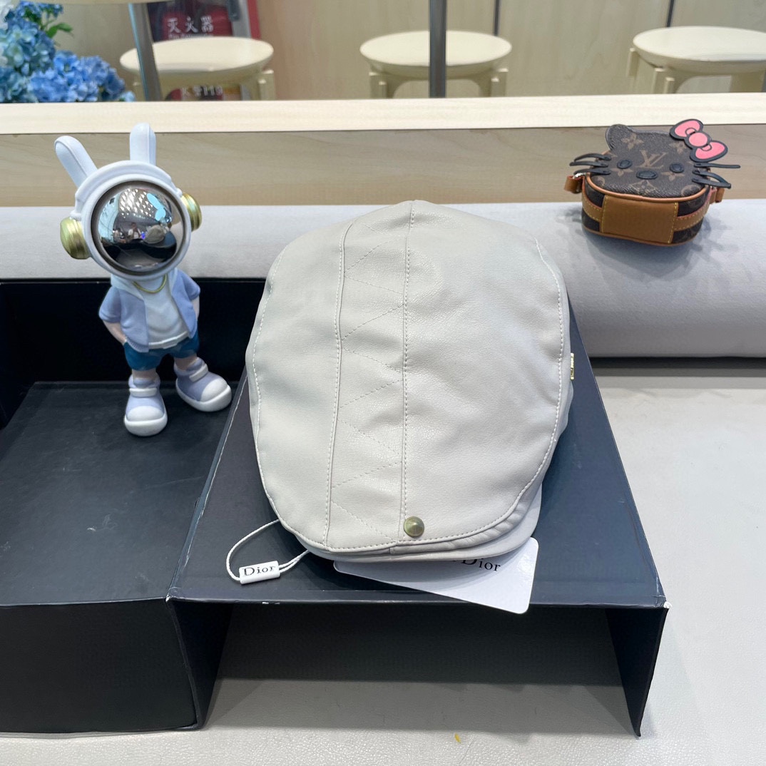 DIOR迪奥美式小众设计品牌百搭皮质画家帽贝雷帽子女春秋时尚潮复古前进帽。