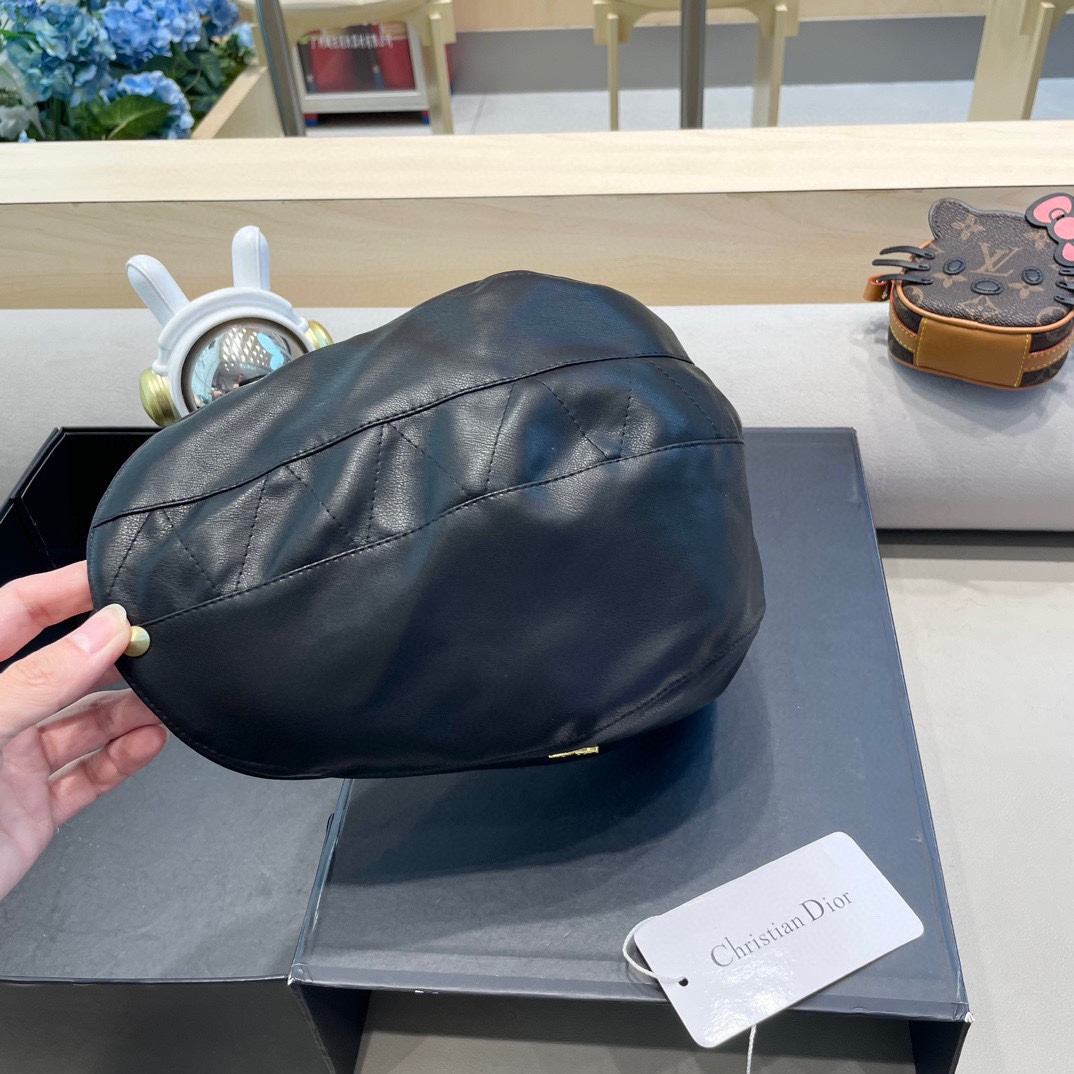 DIOR迪奥美式小众设计品牌百搭皮质画家帽贝雷帽子女春秋时尚潮复古前进帽。