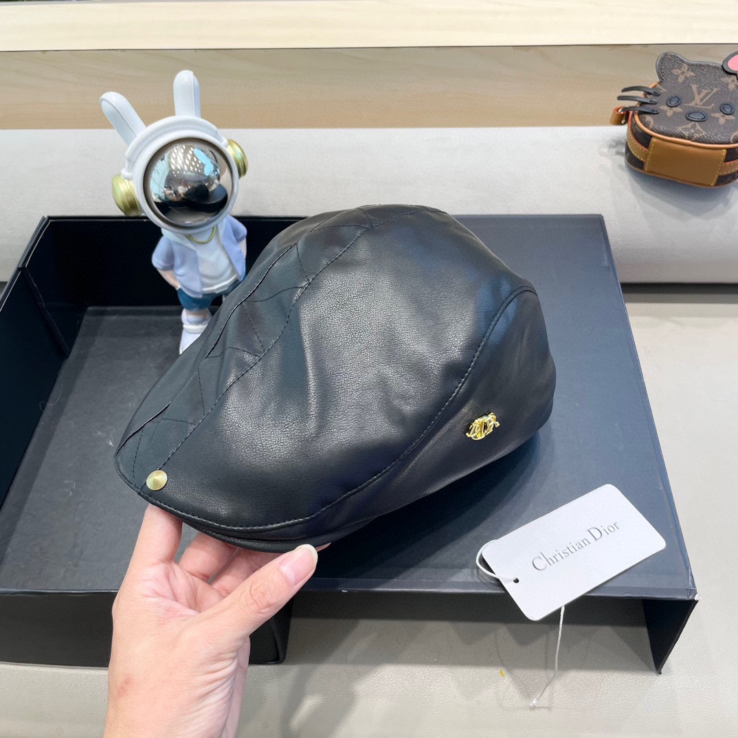 DIOR迪奥美式小众设计品牌百搭皮质画家帽贝雷帽子女春秋时尚潮复古前进帽。