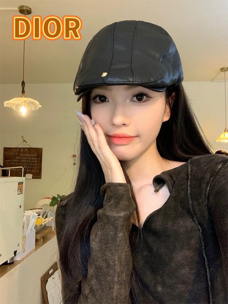 DIOR迪奥美式小众设计品牌百搭皮质画家帽贝雷帽子女春秋时尚潮复古前进帽。