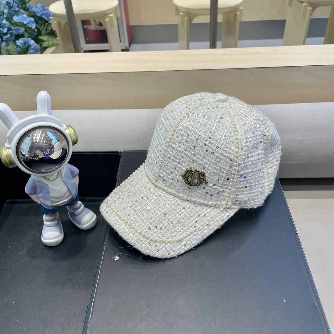 DIOR迪奥 一款渔夫帽一款棒球帽可用于搭配不同的着装两款都是四季适用外层是100棉帽型挺括佩戴舒适透珍