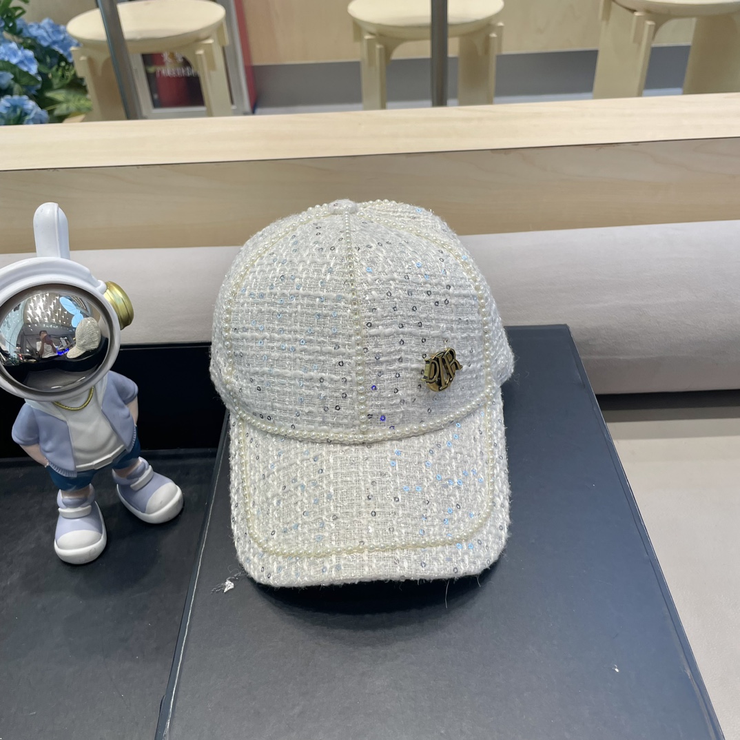 DIOR迪奥 一款渔夫帽一款棒球帽可用于搭配不同的着装两款都是四季适用外层是100棉帽型挺括佩戴舒适透珍