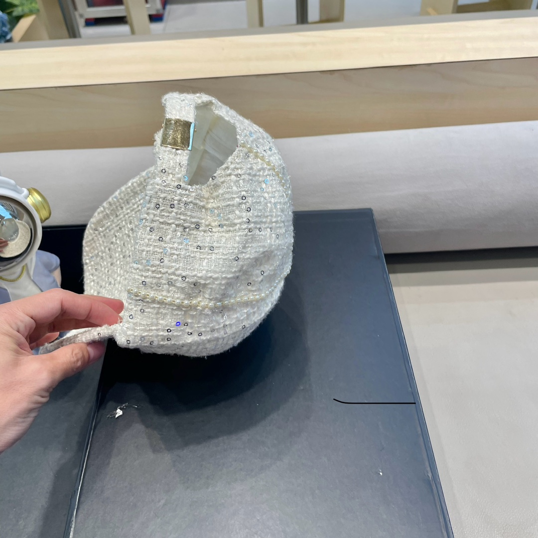 DIOR迪奥 一款渔夫帽一款棒球帽可用于搭配不同的着装两款都是四季适用外层是100棉帽型挺括佩戴舒适透珍