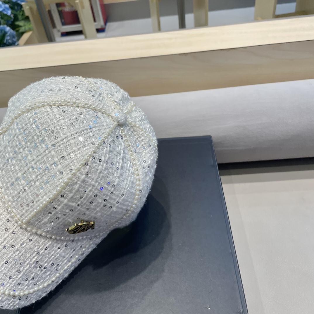 DIOR迪奥 一款渔夫帽一款棒球帽可用于搭配不同的着装两款都是四季适用外层是100棉帽型挺括佩戴舒适透珍