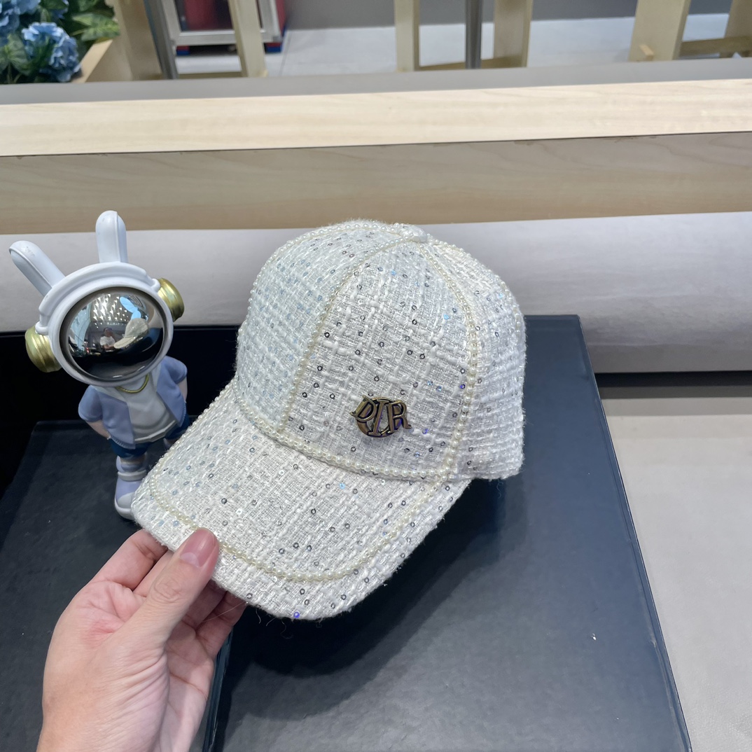 DIOR迪奥 一款渔夫帽一款棒球帽可用于搭配不同的着装两款都是四季适用外层是100棉帽型挺括佩戴舒适透珍