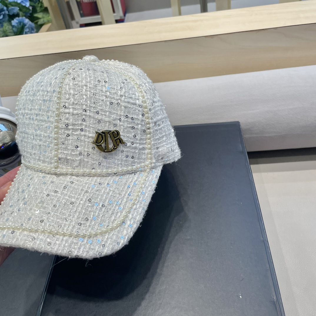 DIOR迪奥 一款渔夫帽一款棒球帽可用于搭配不同的着装两款都是四季适用外层是100棉帽型挺括佩戴舒适透珍
