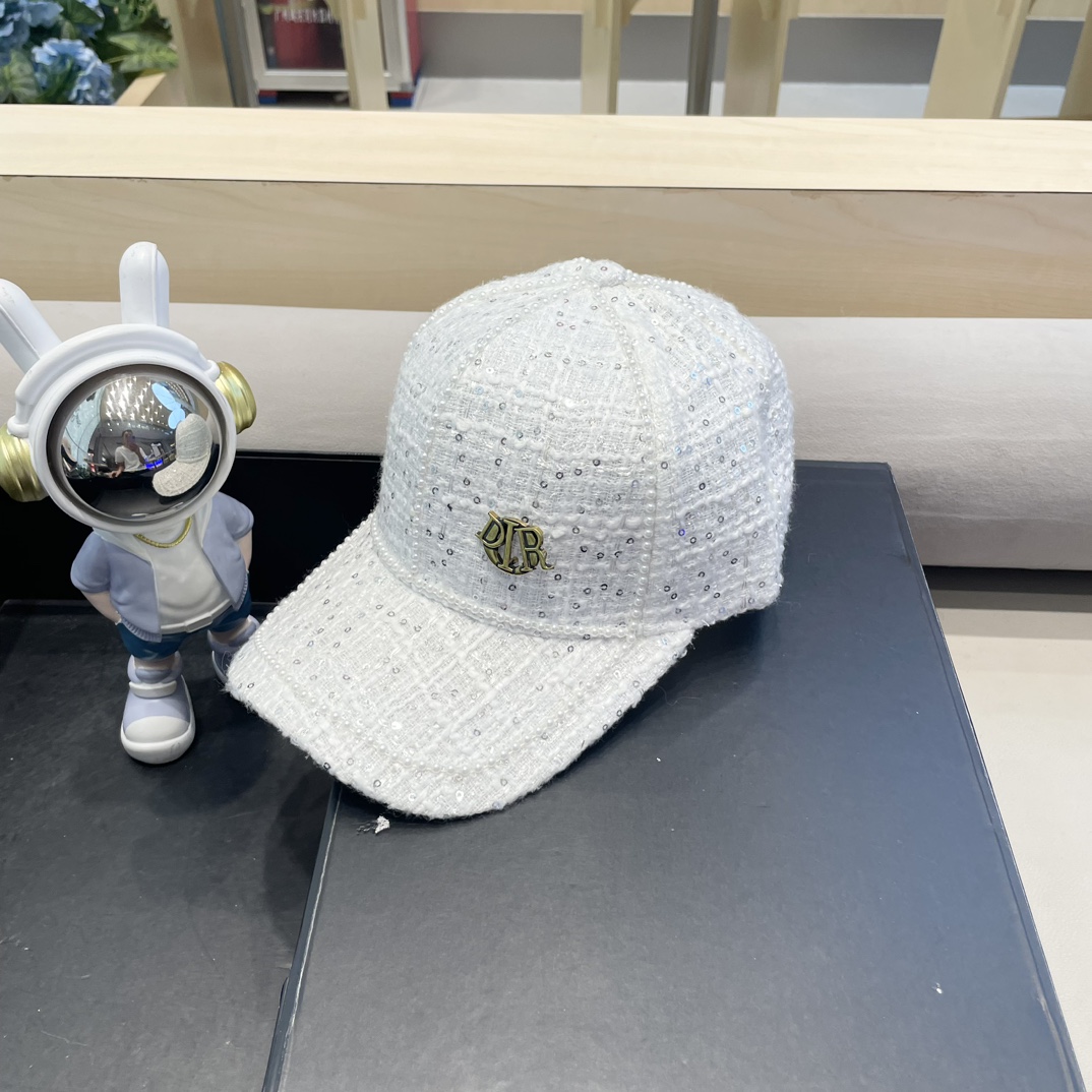 DIOR迪奥 一款渔夫帽一款棒球帽可用于搭配不同的着装两款都是四季适用外层是100棉帽型挺括佩戴舒适透珍