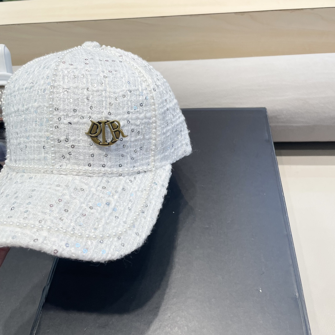 DIOR迪奥 一款渔夫帽一款棒球帽可用于搭配不同的着装两款都是四季适用外层是100棉帽型挺括佩戴舒适透珍