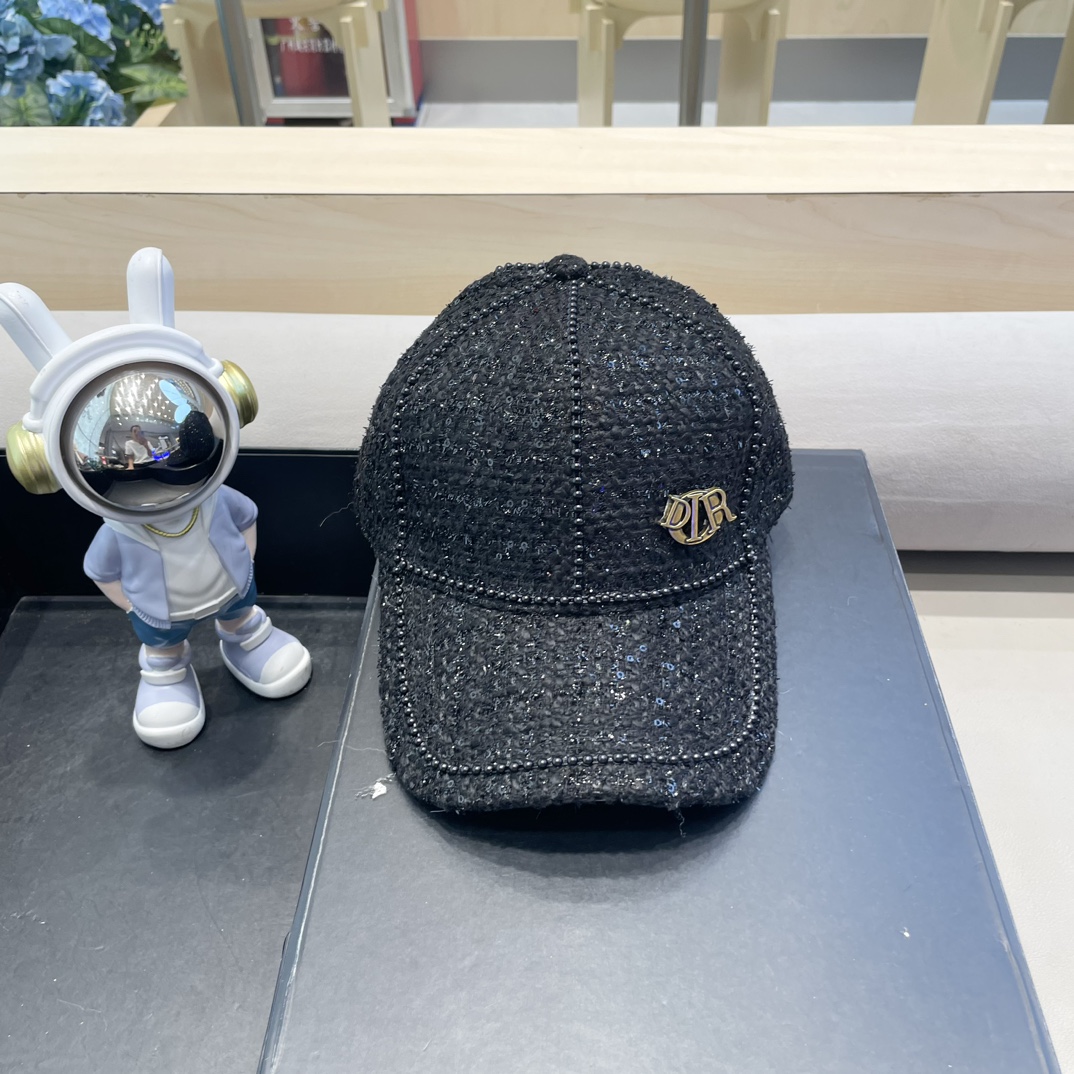 DIOR迪奥 一款渔夫帽一款棒球帽可用于搭配不同的着装两款都是四季适用外层是100棉帽型挺括佩戴舒适透珍