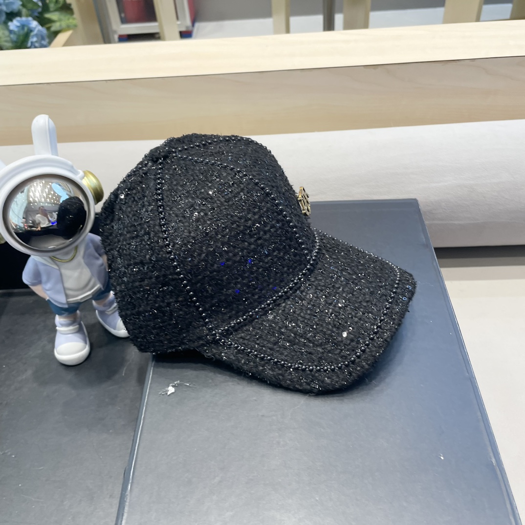 DIOR迪奥 一款渔夫帽一款棒球帽可用于搭配不同的着装两款都是四季适用外层是100棉帽型挺括佩戴舒适透珍