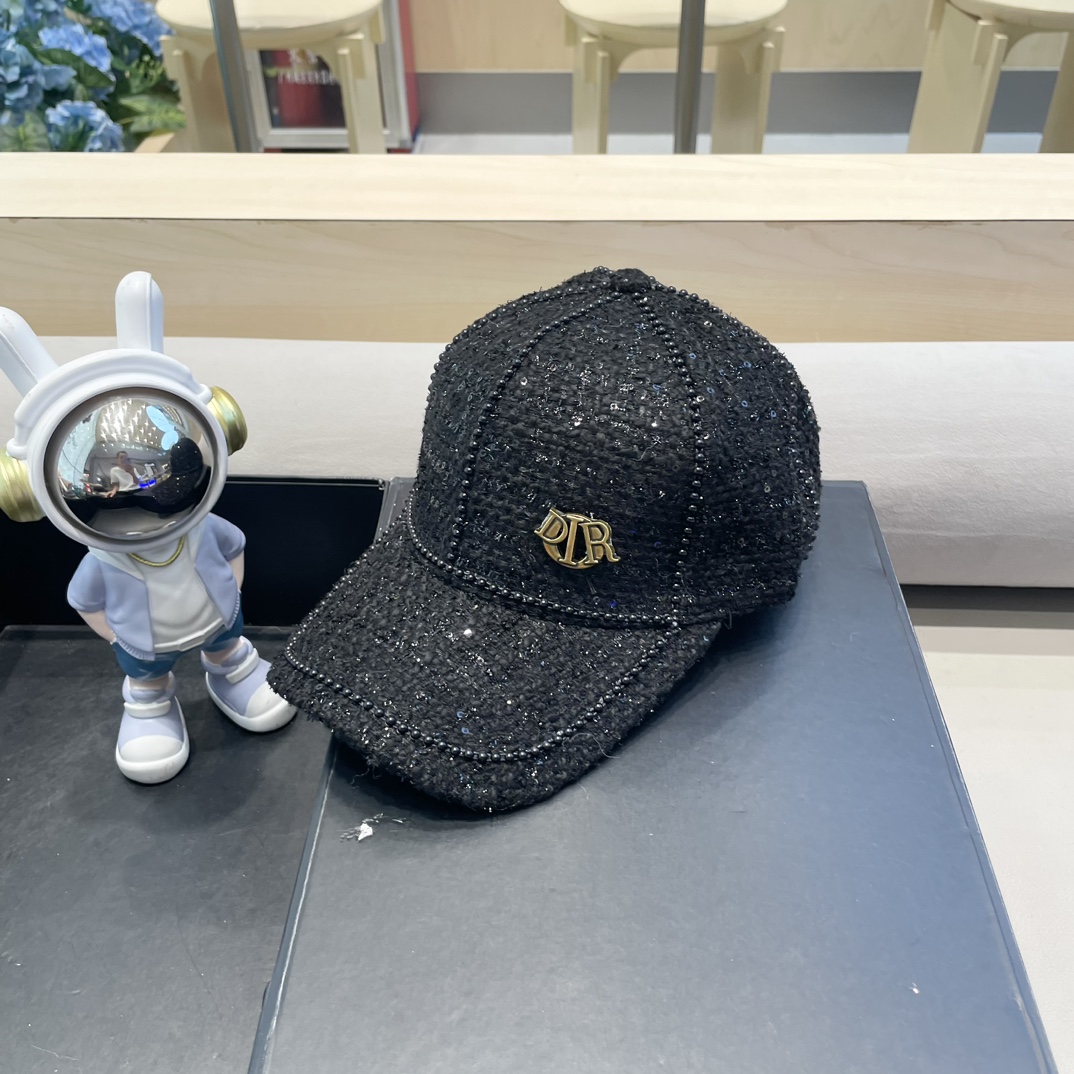 DIOR迪奥 一款渔夫帽一款棒球帽可用于搭配不同的着装两款都是四季适用外层是100棉帽型挺括佩戴舒适透珍