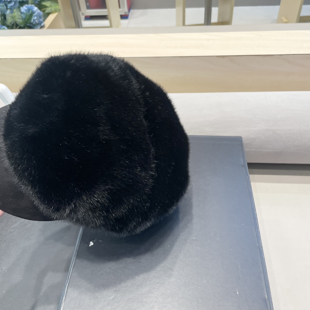 塞琳Celine仿水貂毛绒贝雷帽女冬季显脸小报童画家帽大头围保暖毛绒八角帽子