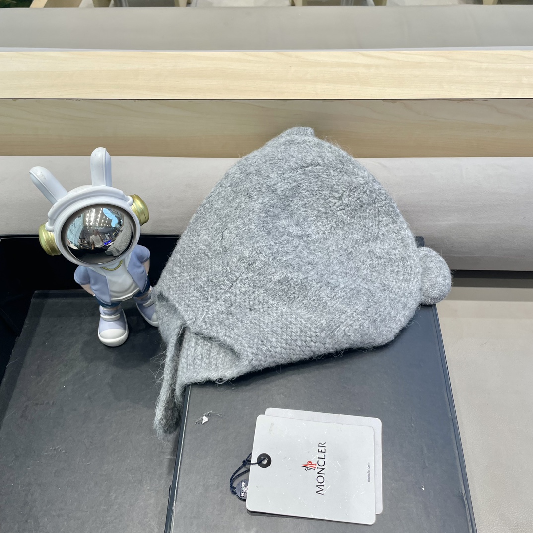 moncler小熊毛线帽子女可爱显脸小含羊毛针织帽秋冬保暖护耳雷锋帽