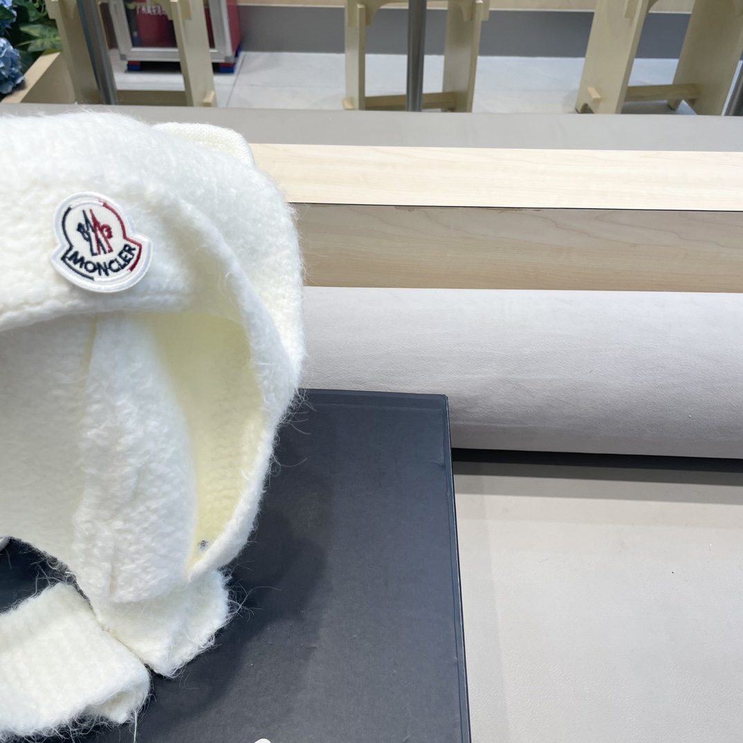 moncler小熊毛线帽子女可爱显脸小含羊毛针织帽秋冬保暖护耳雷锋帽