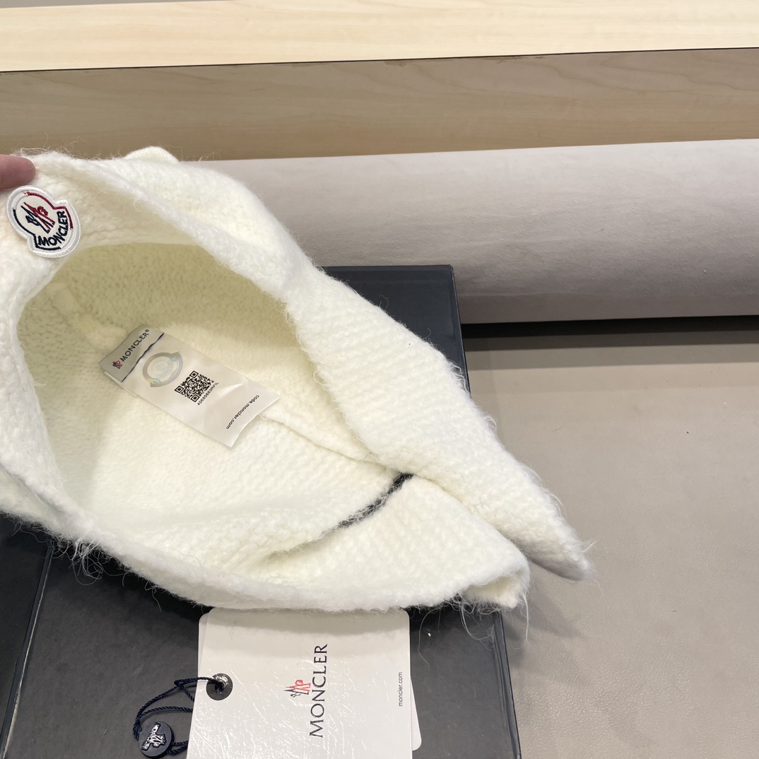 moncler小熊毛线帽子女可爱显脸小含羊毛针织帽秋冬保暖护耳雷锋帽