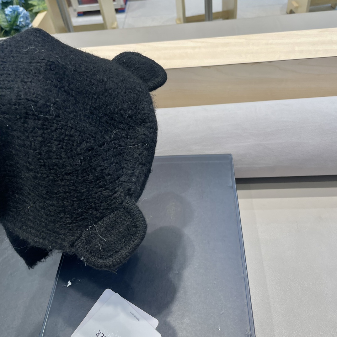 moncler小熊毛线帽子女可爱显脸小含羊毛针织帽秋冬保暖护耳雷锋帽