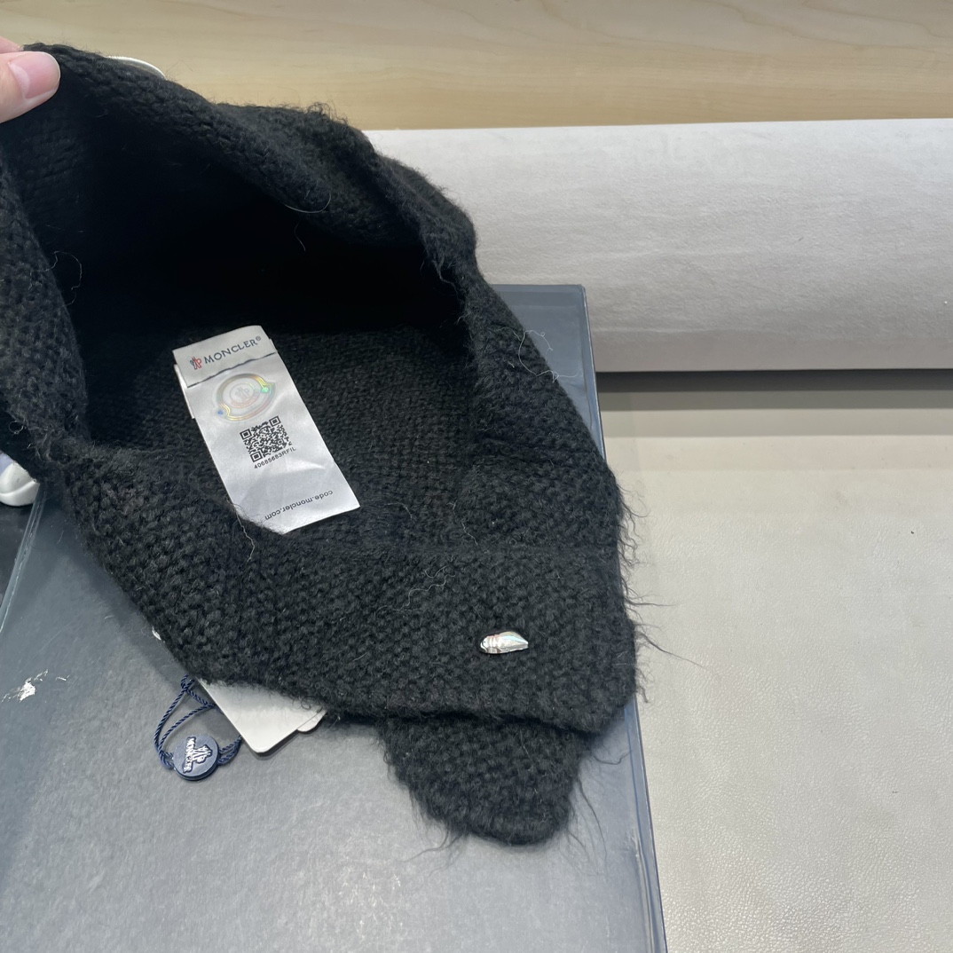 moncler小熊毛线帽子女可爱显脸小含羊毛针织帽秋冬保暖护耳雷锋帽