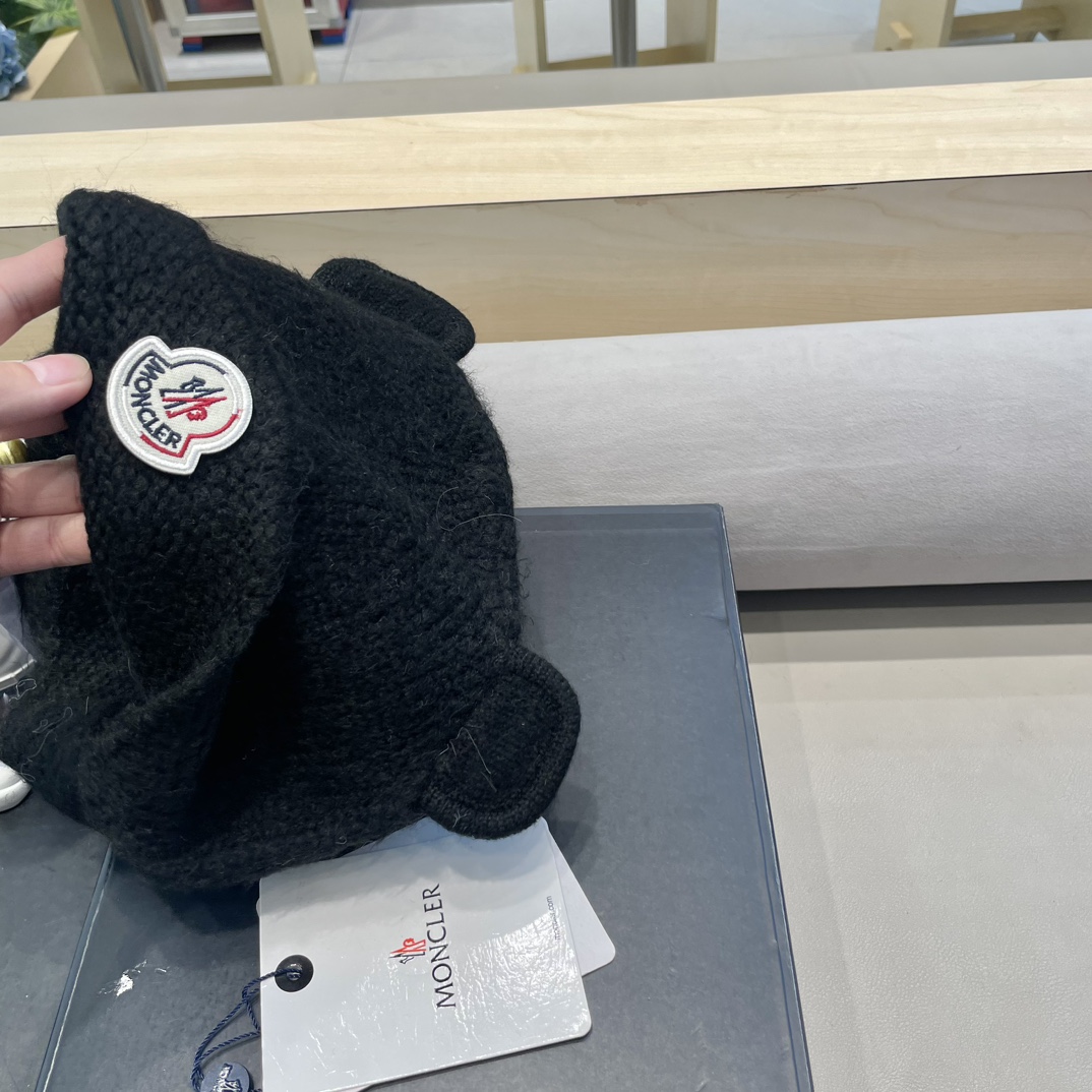 moncler小熊毛线帽子女可爱显脸小含羊毛针织帽秋冬保暖护耳雷锋帽