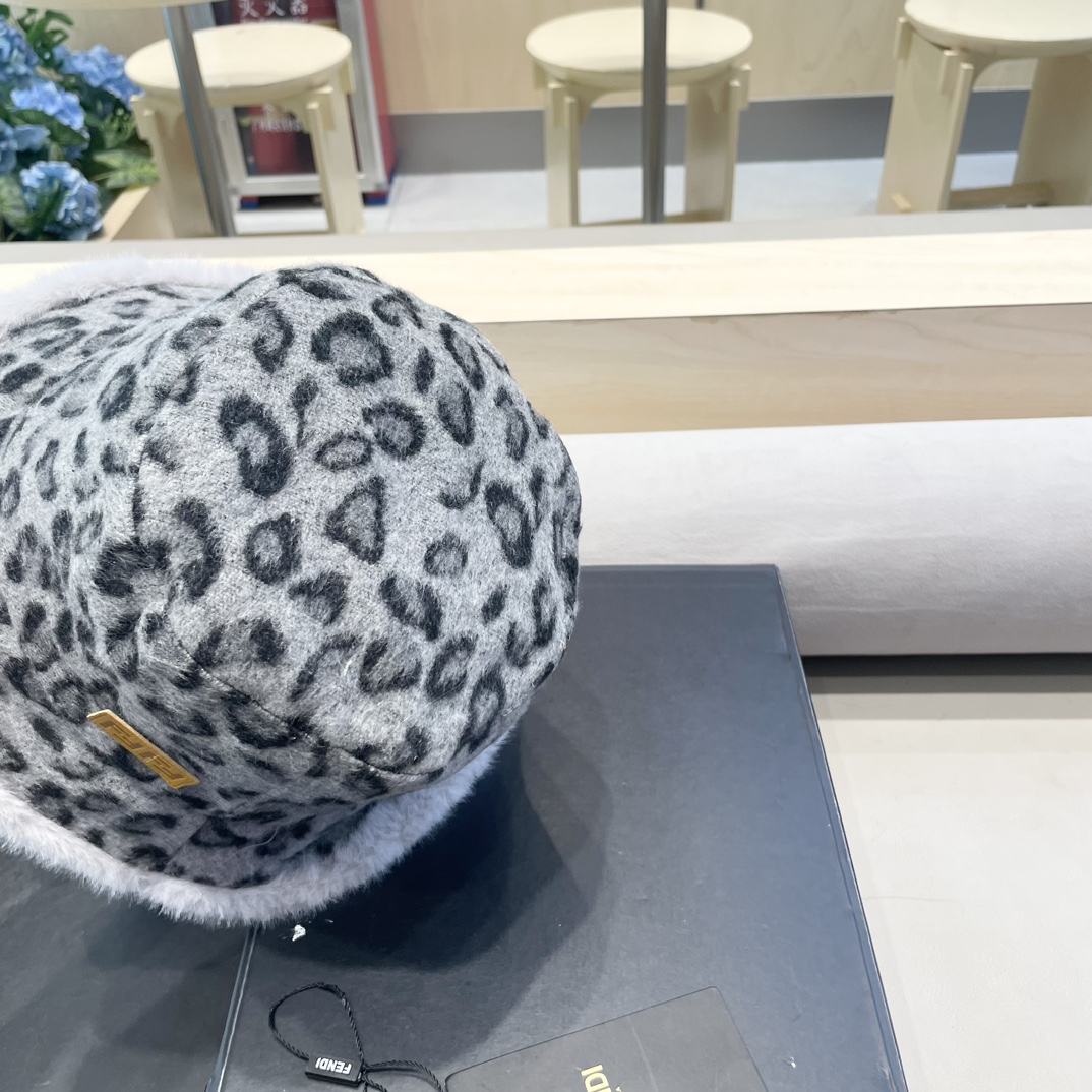 芬迪fendl新款豹纹保暖毛绒盆帽网红秋冬渔夫帽加厚加绒小众女款复古百搭毛