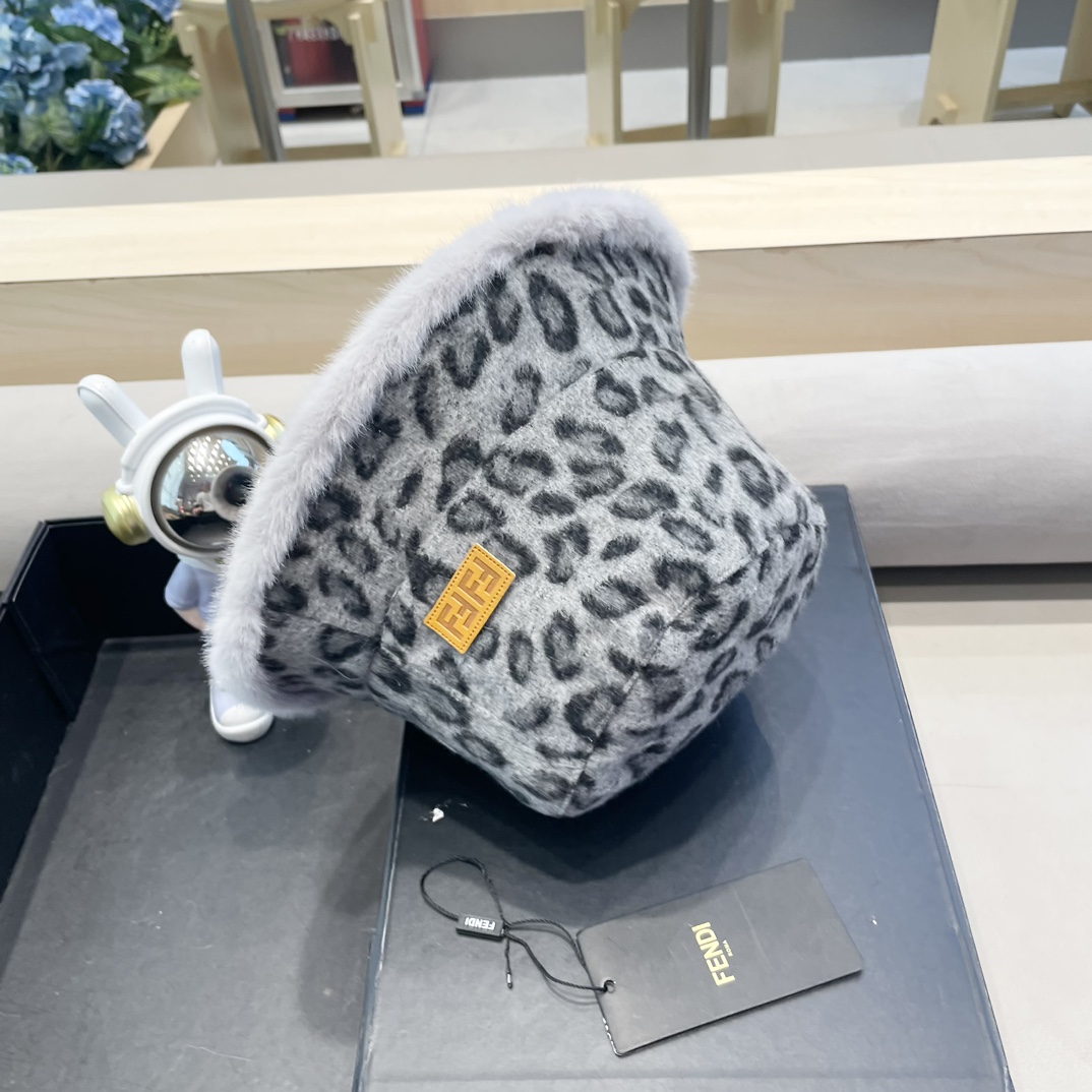 芬迪fendl新款豹纹保暖毛绒盆帽网红秋冬渔夫帽加厚加绒小众女款复古百搭毛