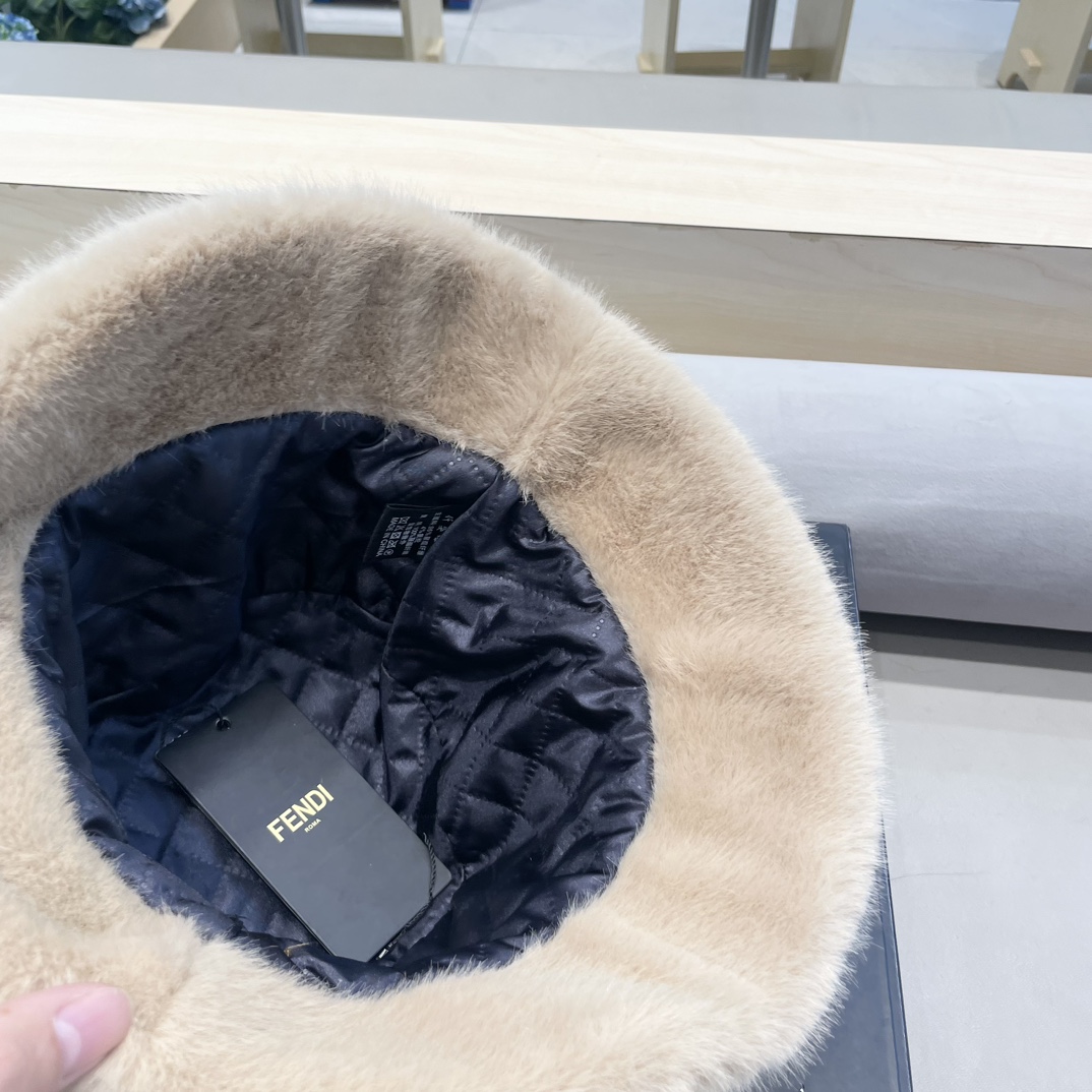 芬迪fendl新款豹纹保暖毛绒盆帽网红秋冬渔夫帽加厚加绒小众女款复古百搭毛