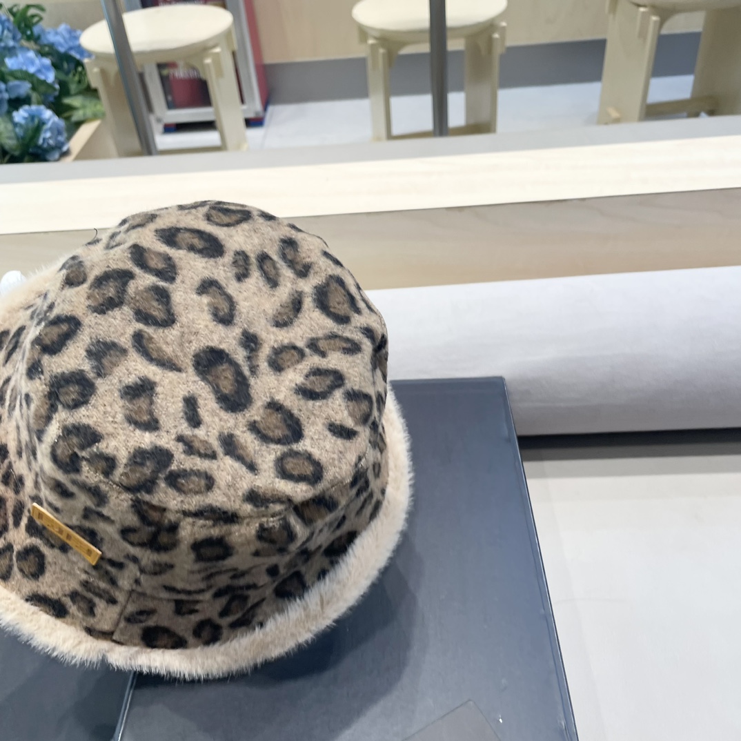 芬迪fendl新款豹纹保暖毛绒盆帽网红秋冬渔夫帽加厚加绒小众女款复古百搭毛