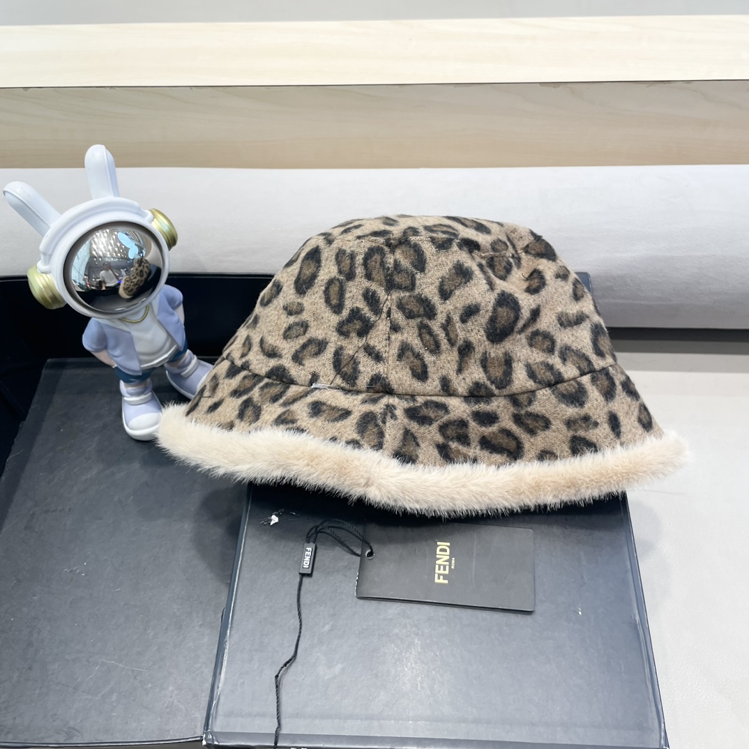 芬迪fendl新款豹纹保暖毛绒盆帽网红秋冬渔夫帽加厚加绒小众女款复古百搭毛