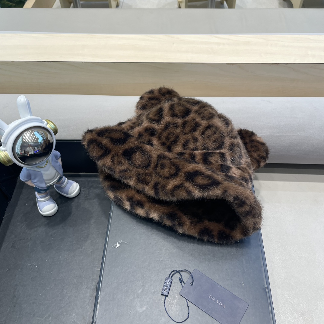普拉达Prada复古豹纹毛绒帽子女秋冬季防寒保暖渔夫帽潮流辣妹护耳套头帽盆帽
